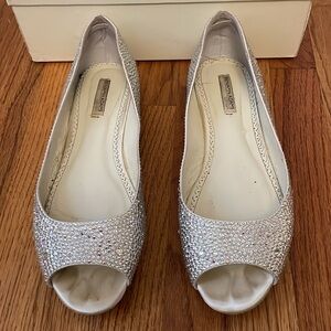Benjamin Adams Halle Ivory flats size 10